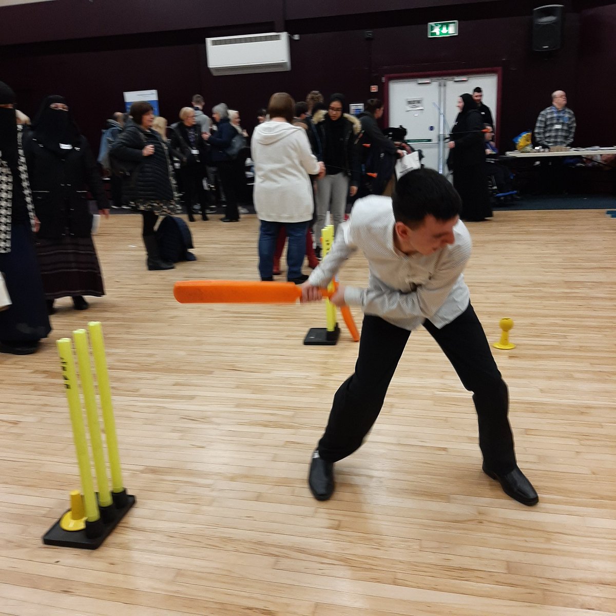 Demonstrating @yorks_super1s Mixed Ability Cricket at @NHSBfdCraven LD Event
@AllForActivity @Active_Bradford @Sport_England @ModalityGP @WYHpartnership