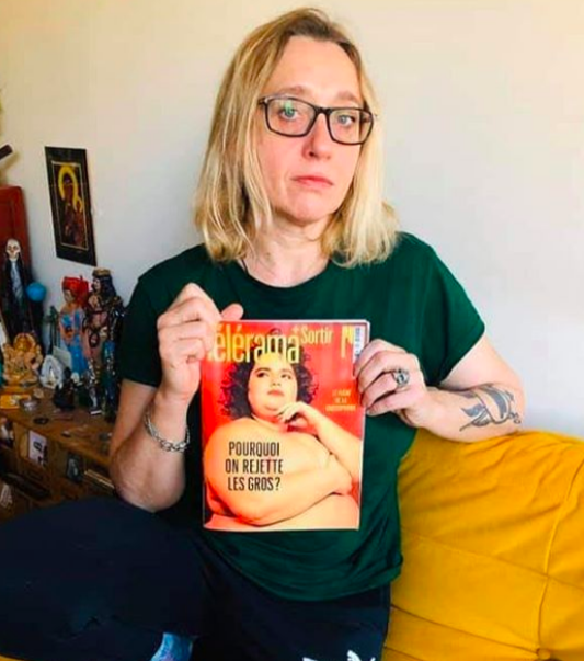 fsaltiel's tweet photo. Quand @Telerama fait sa Une avec la DJ Barbara Butch pour illustrer la question suivante : "Pourquoi on rejette les gros ? " #instagram apporte une réponse immédiate en censurant le visuel de la couverture relayé par l'artiste. Du coup c'est parti pour le #BarbaraButchChallenge https://t.co/umtHln4MD8