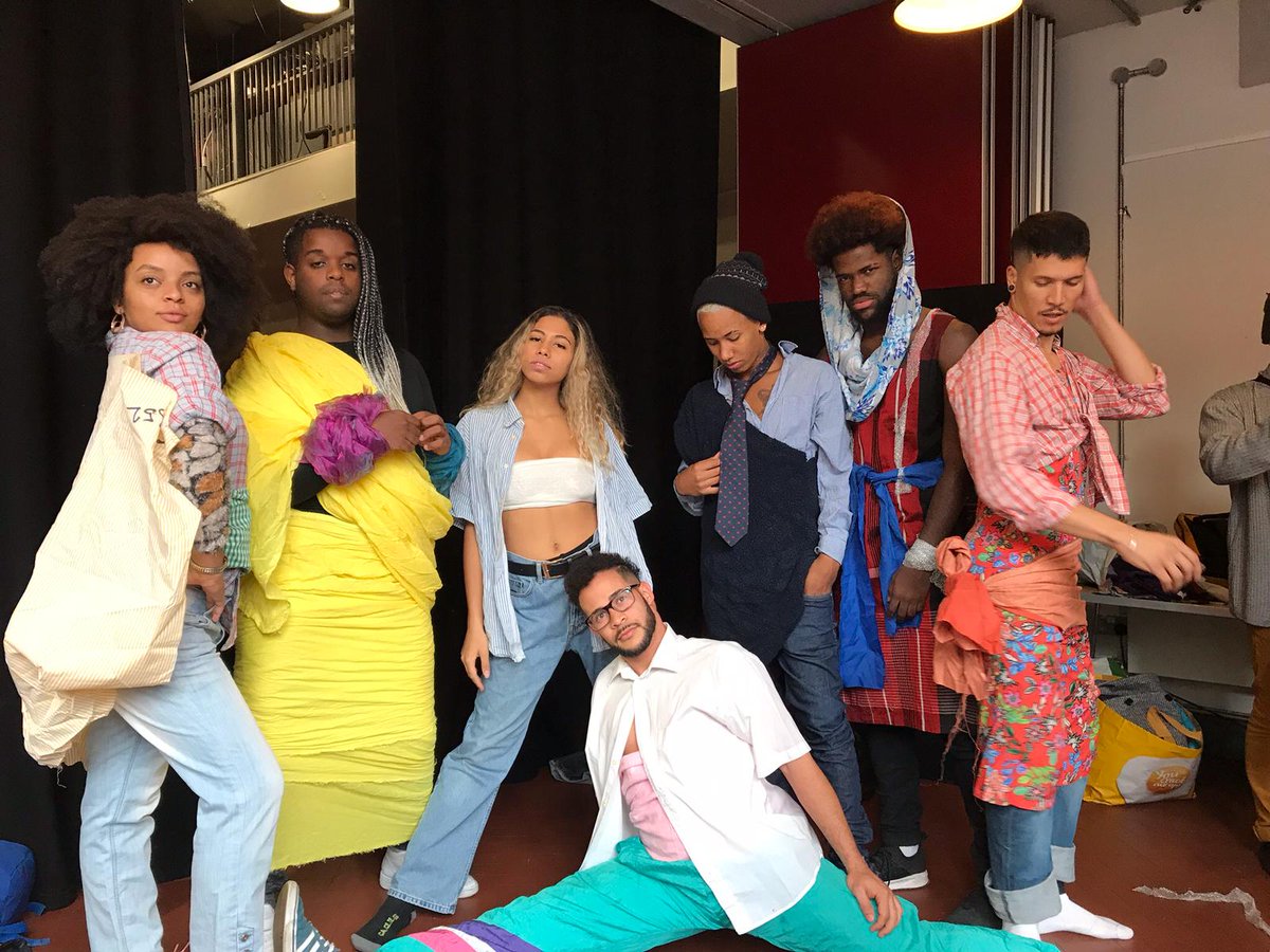 NEW: Designers in one of Brazil’s largest favelas are celebrating diversity, upcycling used fabrics and drawing inspiration from local history – and their influence has spread across the Atlantic.

pioneerspost.com/news-views/202… @Creative_Youth <a href="/iamzuuk/">ZU-UK</a> <a href="/ladafavelinha/">Lá Da Favelinha</a> <a href="/kdudosanjos/">Kdu dos Anjos</a>