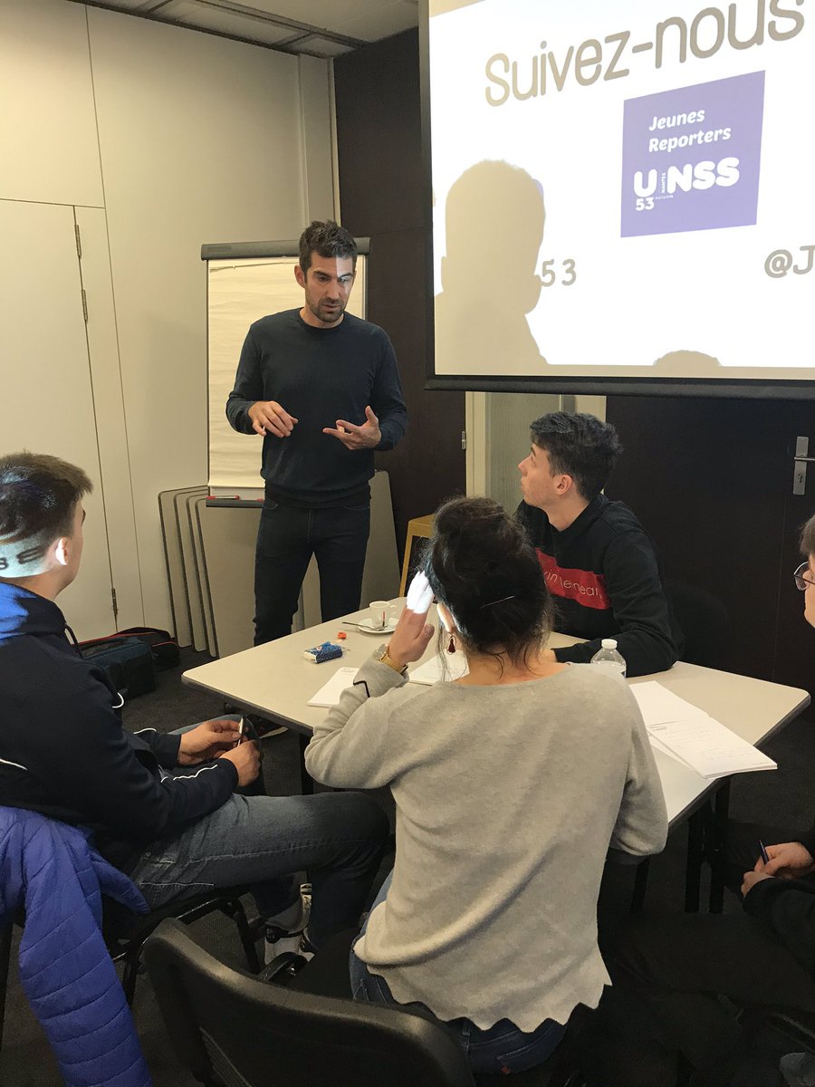 Nos #jeunesreporters préparent leurs interviews avec <a href="/BenoitDanielx/">atown</a> journaliste sportif #SOP