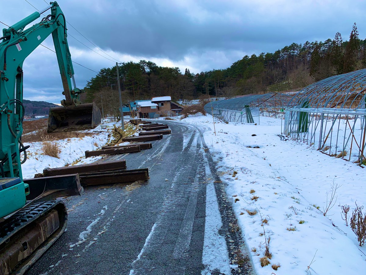 ashiatoyahata's tweet photo. 今回はカーブの水路工事です👷♂️
#pc35
#水路工事
#芸北
#雪 https://t.co/ukXi5LZh3G