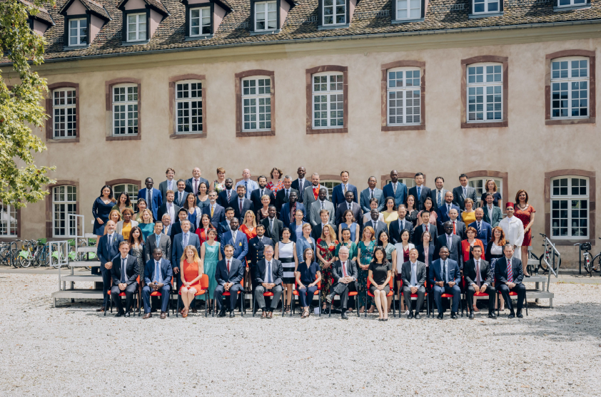 INSP_Fr's tweet photo. Les élèves de la promotion Mukwege de l'#ENA participent au #Marathon de #Paris afin de lever les fonds pour son parrain, le Docteur Denis #Mukwege, prix Nobel de la paix @NobelPrize . Les fonds récoltés seront entièrement destinés à l'hôpital de Bukavu. https://t.co/S6I8hcyzhX https://t.co/c5ZN5iHxVH