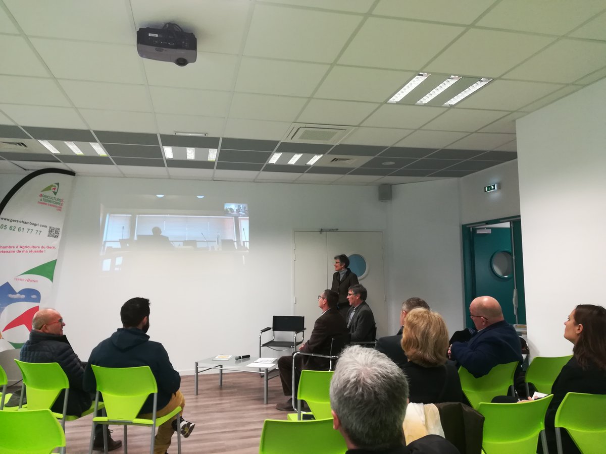 chambagri32's tweet photo. Changement climatique et adaptation des pratiques : Jean Jouzel est en direct de Barcelonne, le climat et l'agriculture des défis à relever. @chambagri32 @BMalabirade 
#climat. #agriculture.Jean #Jouzel https://t.co/tqDnnLkof3