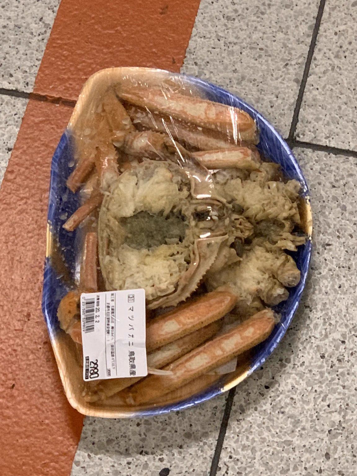 これは怖い…ストーキング相手のSNSを特定するために道端にカニ？！引っかからないように注意が必要です！！