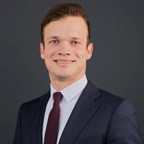 ASRE_Amsterdam's tweet image. Bart Konings, werkzaam bij JLL, heeft onlangs #MSRE-deelopleiding #Investeringsanalyse afgerond. Nieuwsgierig naar zijn ervaring? Lees het hier: bit.ly/387yFns