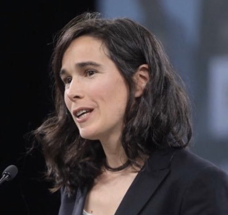 Retisser les fils du commun en Bretagne ! « La Bretagne est une femme » 👉convaincue par le pitch d’ @AzilizGouez à #AGPEB ! <a href="/la_colloc/">La Colloc</a> on est d’accord ! Viens nous voir 👋