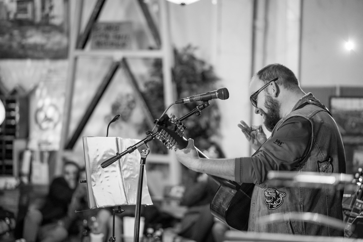 boccafoodmusic's tweet photo. implemente Iñigo, será el encargado de poner la banda sonora a la noche más romántica del año.
Ven a disfrutar con nosotros de una velada perfecta en #SanValentin.
#diadelosenamorados #14defebrero #mirandadeebro #burgos #mirandadeebro #comerenmiranda #restauranteenmiranda https://t.co/hc8bjZ11Xi