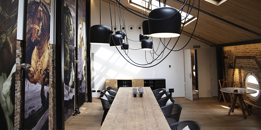 Nuestro reservado es uno de los más espaciosos y mejor iluminados de Madrid. Descúbrelo junto a la carta de temporada. Una sugerencia para empezar: ensalada de codorniz en escabeche, col rizada y cebollas.

#ALifeWellLived
#DosCielosMadrid
@palacioduquesgm