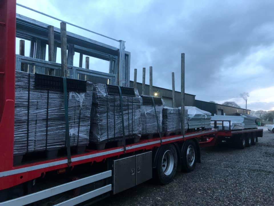 StablesOnline1's tweet photo. A good load of stables off to Yorkshire, Nottinghamshire and Derbyshire last week. #stables #horse #wedeliveranywhere #equinehour #ponyhour https://t.co/GMVwpjb0lk