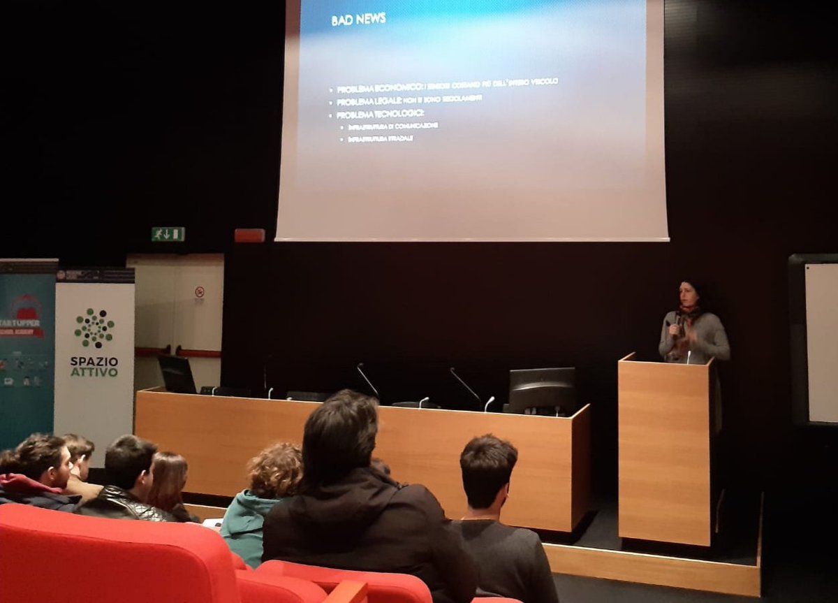 fmdigitale's tweet photo. #FedericaPascucci ricercatore @IngegneriaR3 e @AlessioZagaglia segretario generale @FondazioneE lanciano la sfida su #mobilità e #5G, tra le tecnologie abilitanti per lo sviluppo dell'ecosistema 4.0 #ScoutingFuture @LazioInnova #StartUpperSchoolAcademy @RegioneLazio @SA_Casilina https://t.co/uUTSXMW1SS
