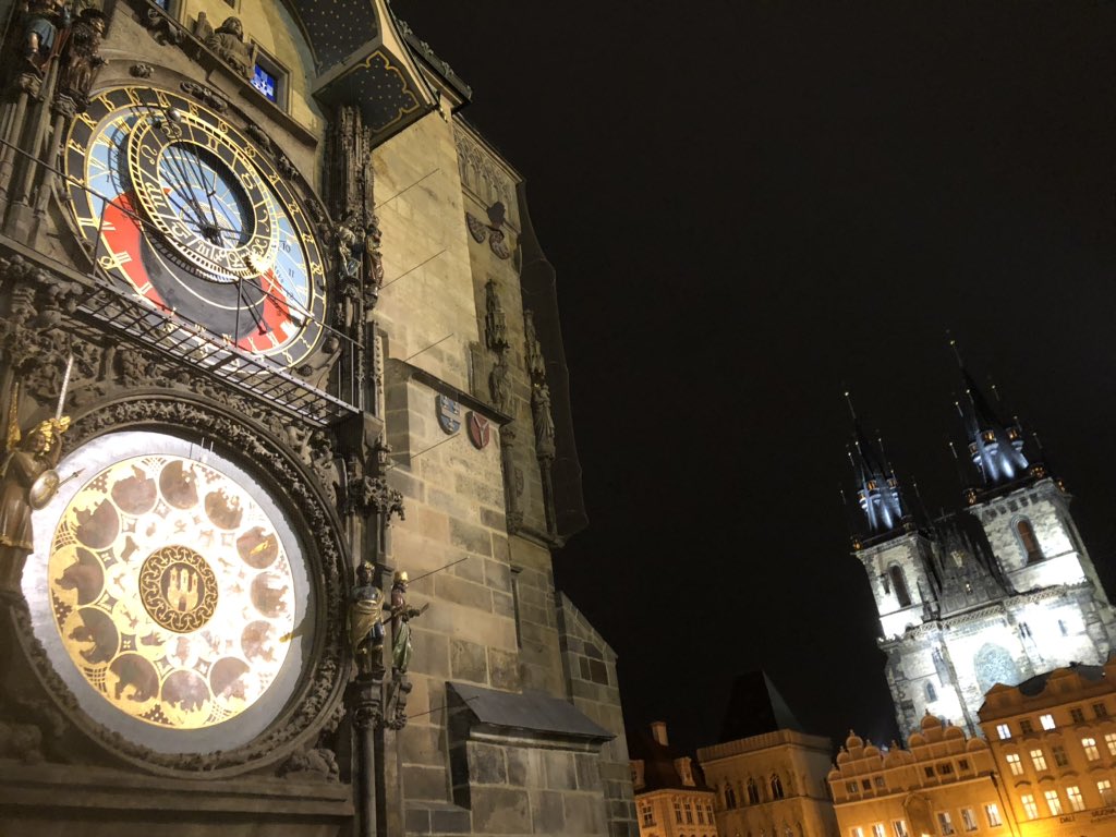 井神力 久々ヨーロッパ周遊してるとマジで無料トイレに感謝する でも街並みはめちゃ綺麗 その中でもプラハは世界一 もうユニバのホグワーツは行かれへん T Co Edbqhupcuh Twitter