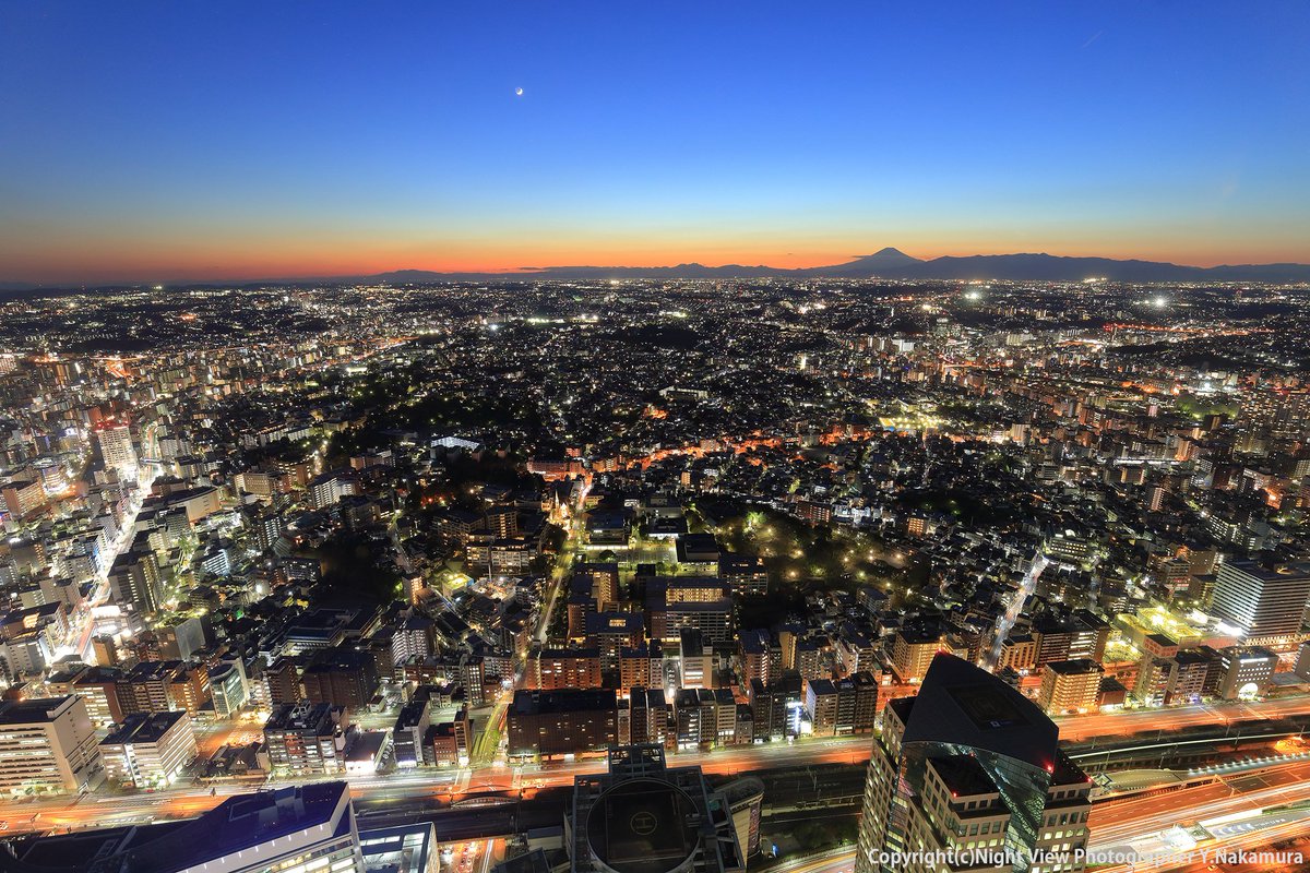 Yakei Fan 日本和台灣夜景情報網站على تويتر 橫濱的夜景 摩天大樓 橫濱地標塔 聳立在橫濱市上空 在晴朗的日子裡 您可以清楚地看到富士山 Yakeifan 夜景fan