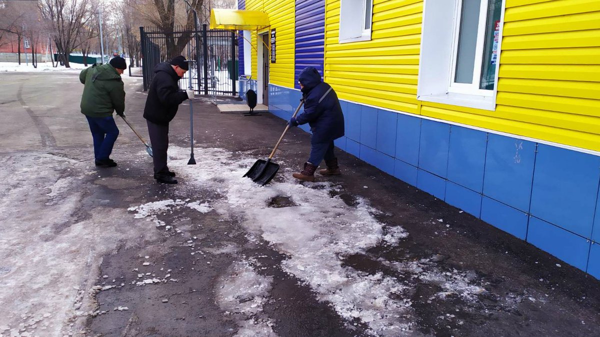 ulsport73's tweet photo. В Ульяновске проходит «санитарная пятница». К благоустроительным мероприятиям присоединились городские учреждения спорта.
#ульяновск #ulyanovsk #ульяновскаяобласть #благоустройство https://t.co/xcfHoyHjcT