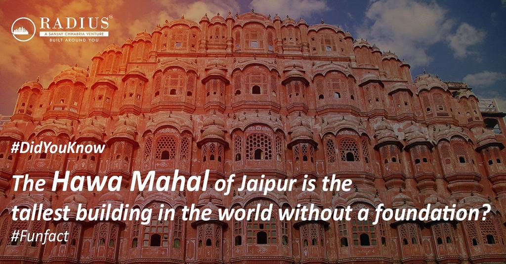 radiusdeveloper's tweet photo. That’s correct. Hawa Mahal was built without foundation. In fact, it is the tallest building in the world without a foundation. The five-storey building managed to maintain upright because it is curved shaped at an angle of 87 degrees.
#DidYouKnow #FunFacts #HawaMahal #Jaipur https://t.co/2SmBfefMLV