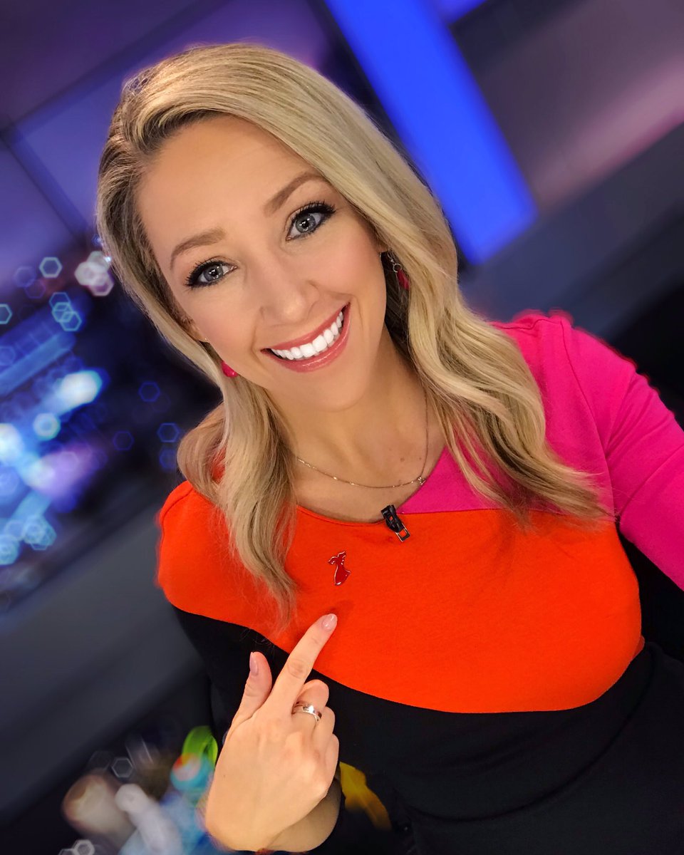 BrittMurphyWMN's tweet photo. Who's wearing red today?!
I forgot my red dress but I always have my pin to support #GoRedForWomen! #reddress #GoRedMass https://t.co/Ysrgrj29kd