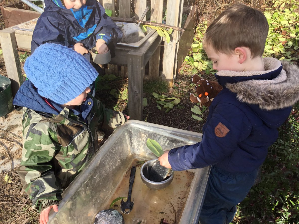 ColintonPrimary's tweet photo. End of term pancakes cooked on the open fire #together #gathertime #enjoyment #firepit #wearefamily #valentines2020 #love #literacy #earlyyears #Edinburgh #nursery Have a lovely half term holiday π₯°ππ https://t.co/zLC2rjtHbu