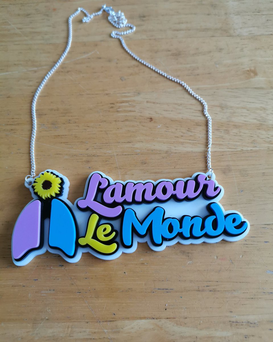 LamourLeMonde's tweet image. Loving these necklaces made by @LefranCreative very personal significance and meaning to me #survivor #doublelungs #transplant #organdonation #dragartist #neoburlesque Very happy with these 💕🌻 Thank-you