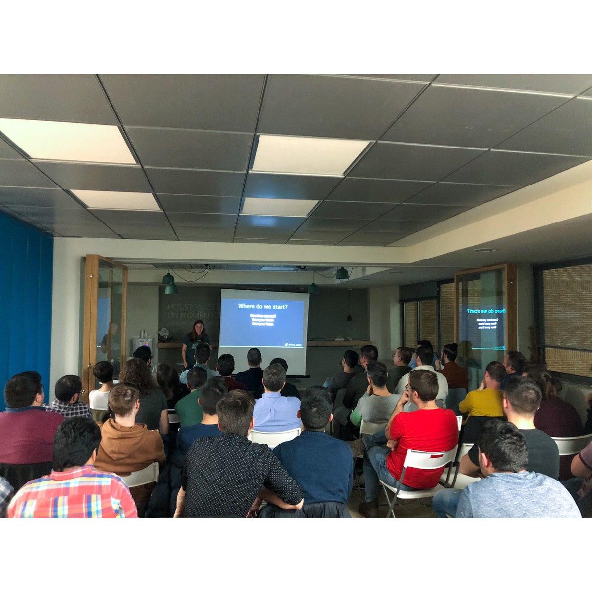 Ayer disfrutamos aprendiendo sobre #Nuxt con <a href="/debs_obrien/">Debbie O'Brien</a> en <a href="/VuejsValencia/">VueJS Valencia</a>. ¡Debbie, a nosotros nos convenciste para comenzar a migrar legacy con Nuxt! 😎🌵