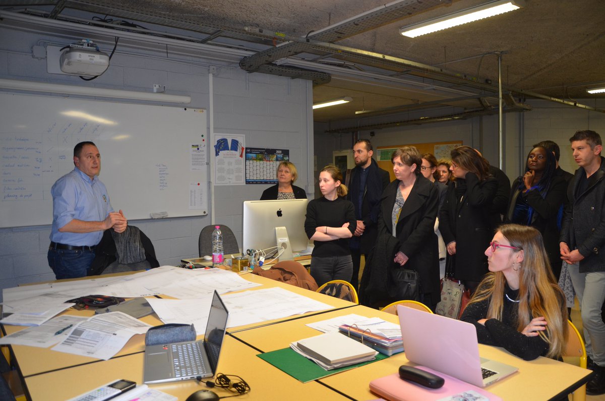 cdigutenberg's tweet photo. Dans le cadre de la #Semainedeslyceesprofessionnels accueil au #lyceegutenberg de perdir stagiaires et de chefs d'entreprise pour montrer toute l'étendue des compétences des élèves en #RPIP et #SN @acstrasbourg https://t.co/8qwoXzfQtB
