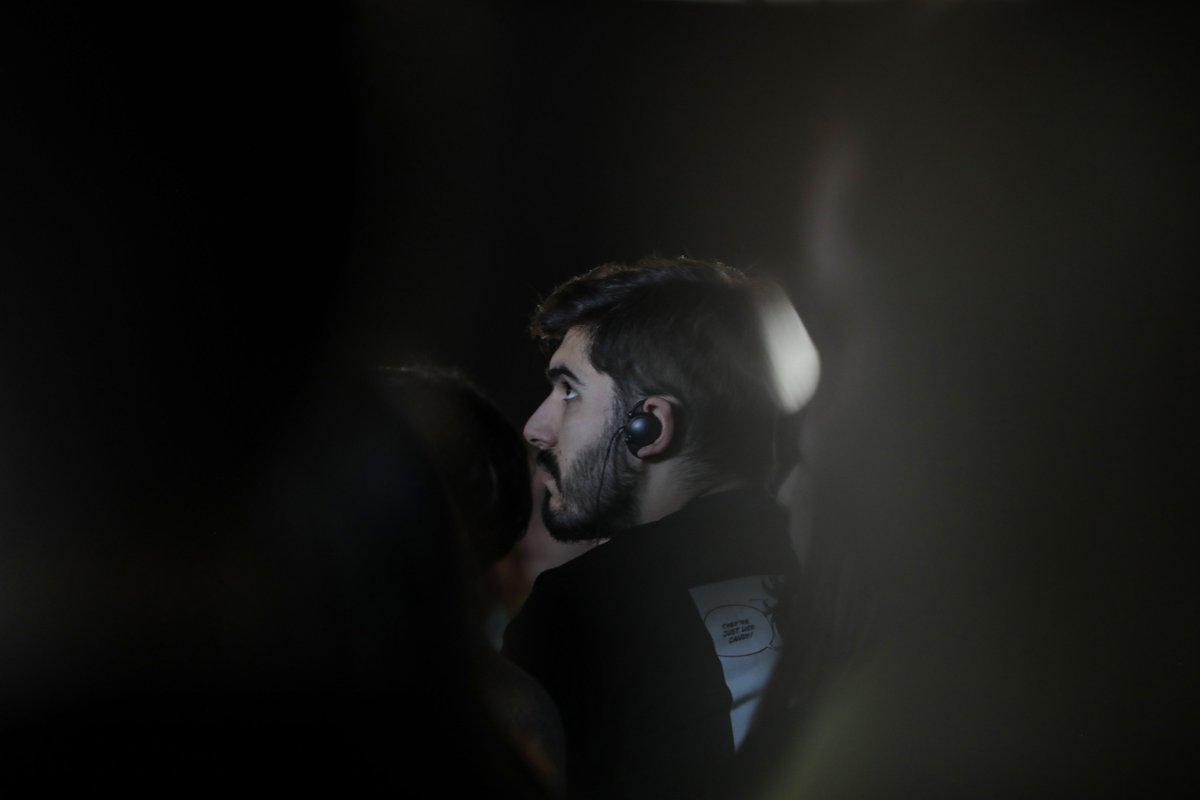 Dobbiamo guardare il mondo da un punto di vista forte. Per comprendere oltre la superficie visibile e dare forma a progetti di senso per noi, per i nostri Clienti e per la società in cui viviamo. Uniamo gli sguardi e trasformiamo i tanti “point of you” nel nostro #POINTOFVIEW!