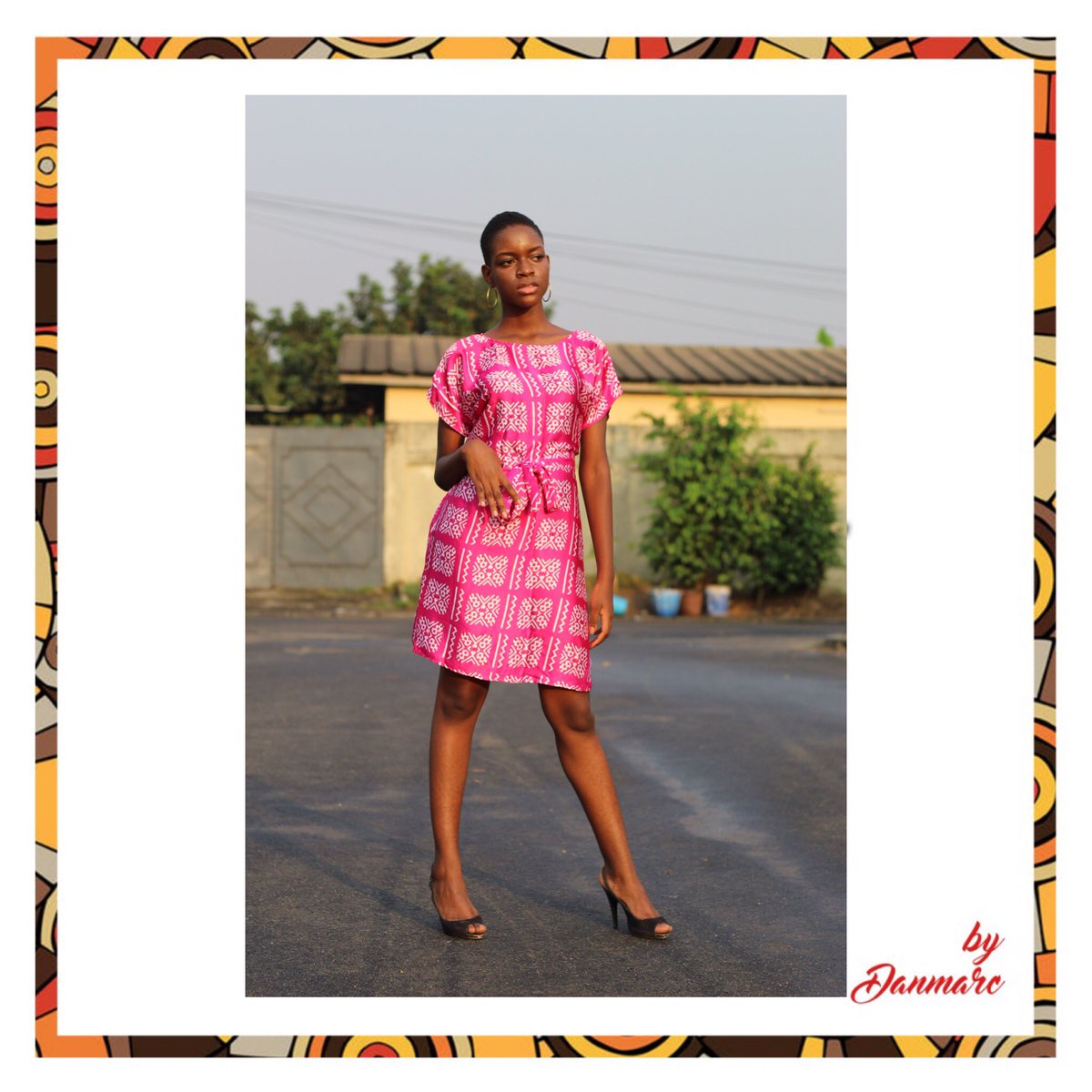 DanmarcDesgin's tweet photo. Tenue de la deuxième collection dénomée ÊDÊ TCHIEN .👩🏾: Hannelore 👗: call me "La petite robe" 📸: iamsaintallan
DA: @aouloudaniel
#DANMARCNATION #danmarcdesign #modelphotography #afrikfashionmagazine #abidjanshopping
#modeivoirienne #visiterlafrique #ivoiriankillingit https://t.co/28yHzSgJMX