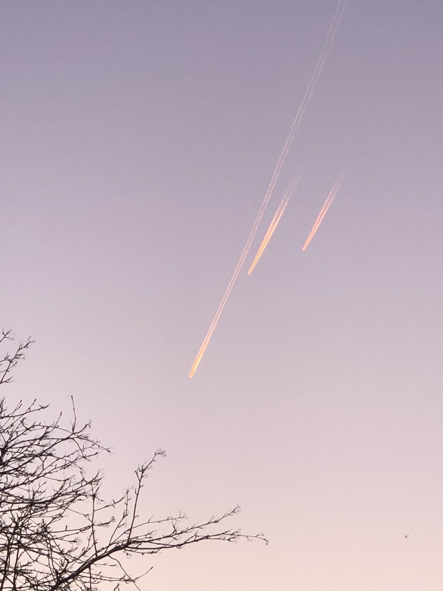 gkanwal's tweet photo. Witnessed s meteor shower this morning... absolutely amazing and beautiful against the clear skies https://t.co/AO6M71eqvR