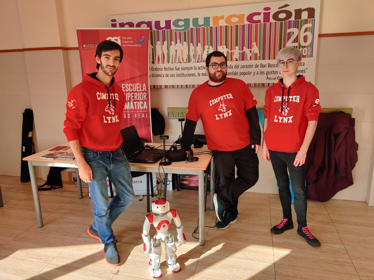 esiuclm's tweet photo. 📢Además, hoy hemos asistido a la feria de #profesiones organizada por @SJBpuertollano para que sus #alumnos 👩‍🎓 tengan información y puedan decidir sobre su #futuro. ¡Muchas gracias por contar con nosotros! https://t.co/KHHR3sNzF3