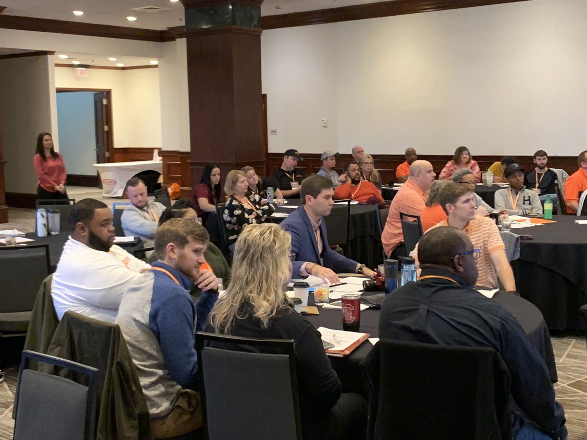 360clean's tweet photo. Friday Seminar...CLASS IN SESSION! #businessvision #whoisyournumber2 #marketing #businessvision https://t.co/Ui2IQnC4I8
