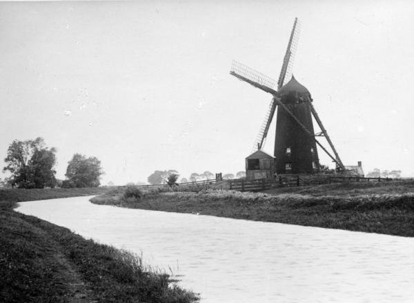 I do like an old black and white photo. Found these today whilst searching the history of where I am planning on celebrating Fens day, well night! (20/06/2020). Permission to be sort still, fingers crossed. <a href="/FascinatingFens/">Fascinating Fens</a> <a href="/Geograph_GBI/">Photos of Britain</a> <a href="/TheFenlandTrust/">The Fenland Trust</a>  <a href="/discover_ramsey/">Discover Ramsey</a>