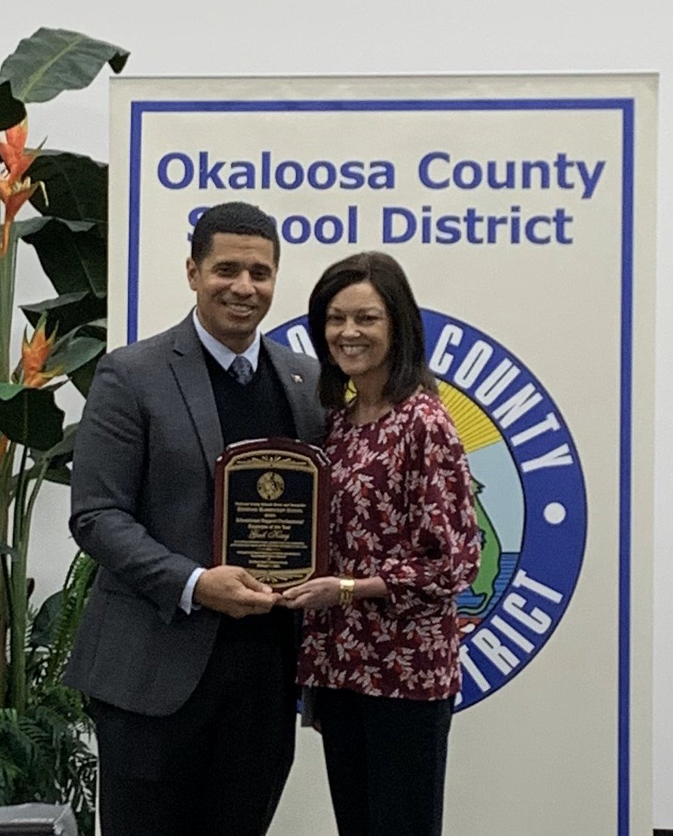 KESBulldogs's tweet photo. Congratulations to Mrs. Gail King, Kenwood’s Educational Support Professional of the Year! @OCSD1 #ThisIsKenwood
#differenceMaker https://t.co/i8aiQcNqXz
