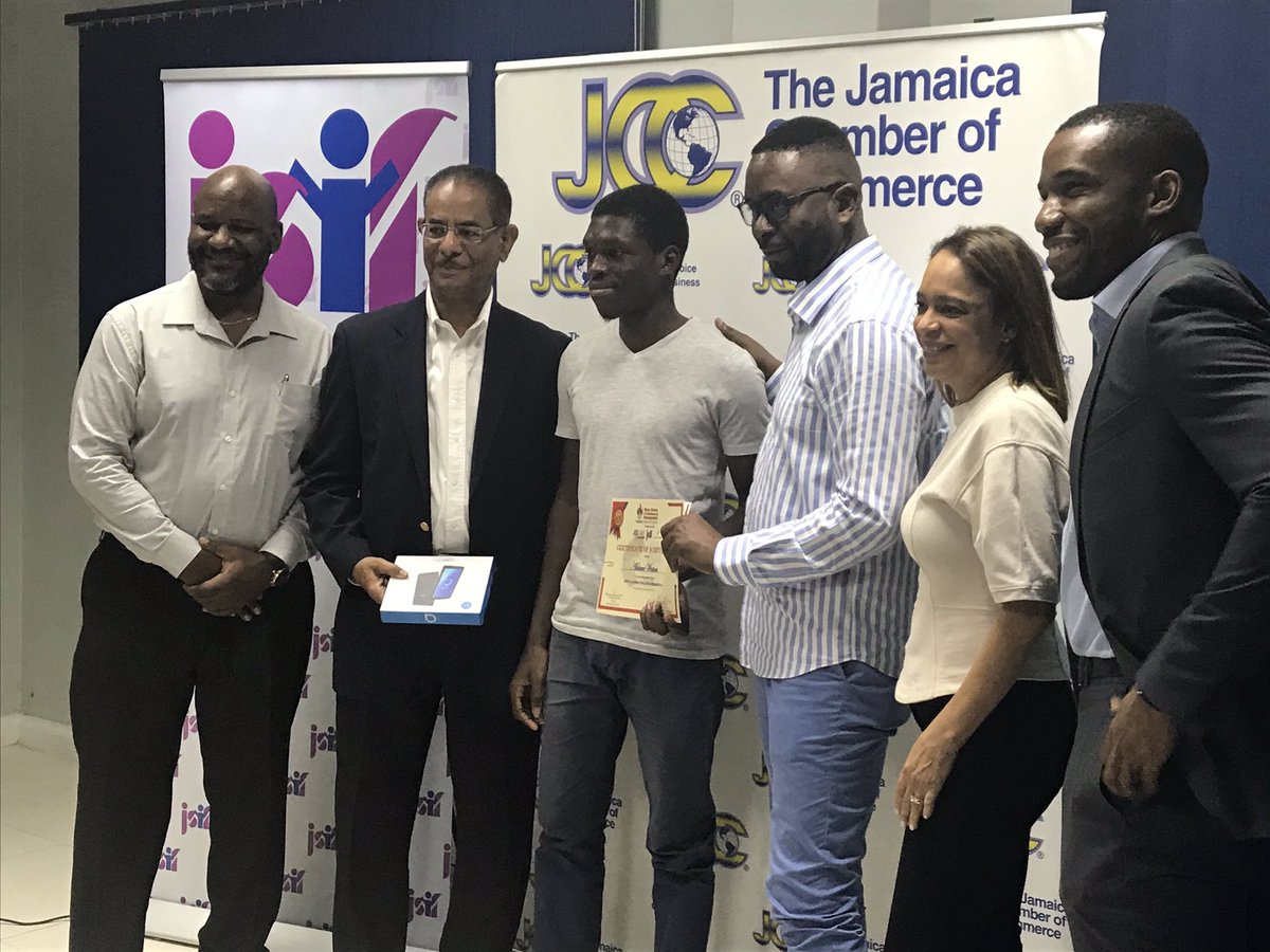 csod_coi's tweet photo. Some members of the CSOD first graduating cohort hosted by ChangeMakers and the #Jamaica Chamber of Commerce #csodJA #employability https://t.co/JZLYBzSWjk