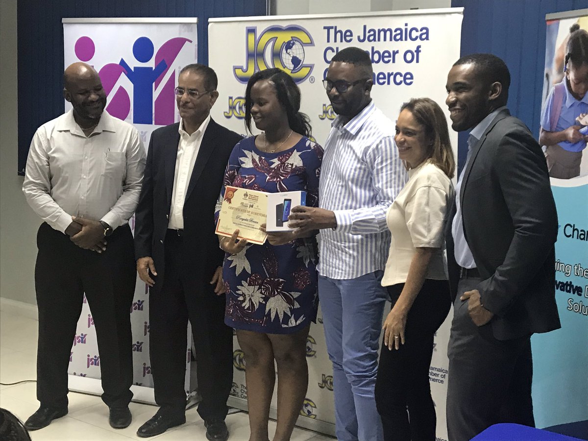 csod_coi's tweet photo. Some members of the CSOD first graduating cohort hosted by ChangeMakers and the #Jamaica Chamber of Commerce #csodJA #employability https://t.co/JZLYBzSWjk