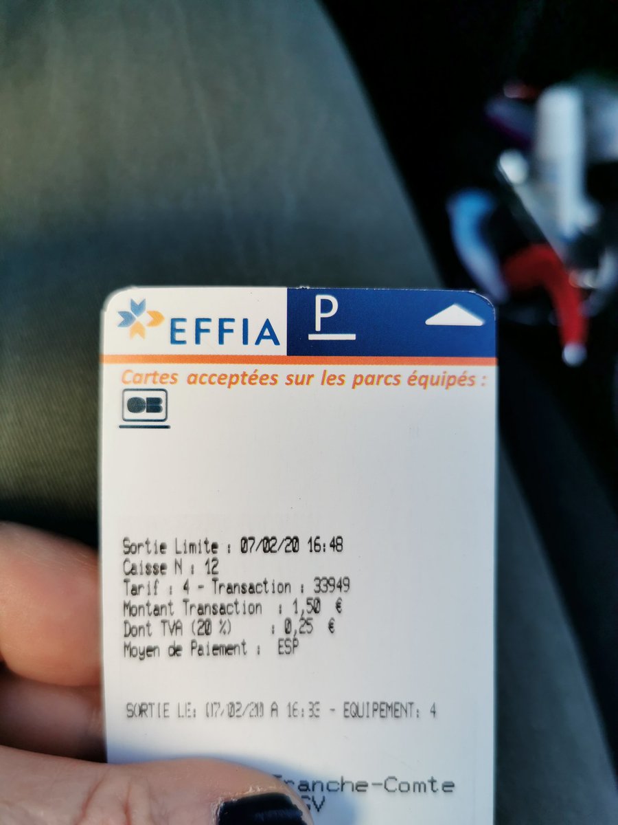 Lachavere's tweet photo. Et la gestion des déchets on en parle pas. Je suis obligée de prendre le ticket pour le mettre dans ma poubelle #wtf https://t.co/ltwVEYzvUF