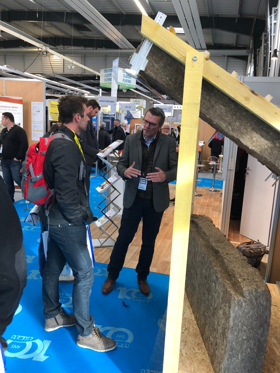 ROCKWOOL_France's tweet photo. On adore les démos, et vous ? Au salon #Samse, l'équipe @ROCKWOOL_France présente notre dernière innovation pour #comblesaménagés, #RockcombleEvolution ! Et notre premier gagnant du tirage au sort qui remporte un #chantier de 💯m2 😎 !
#rockwool #lainederoche #isolation https://t.co/Qx7yMfr9t7
