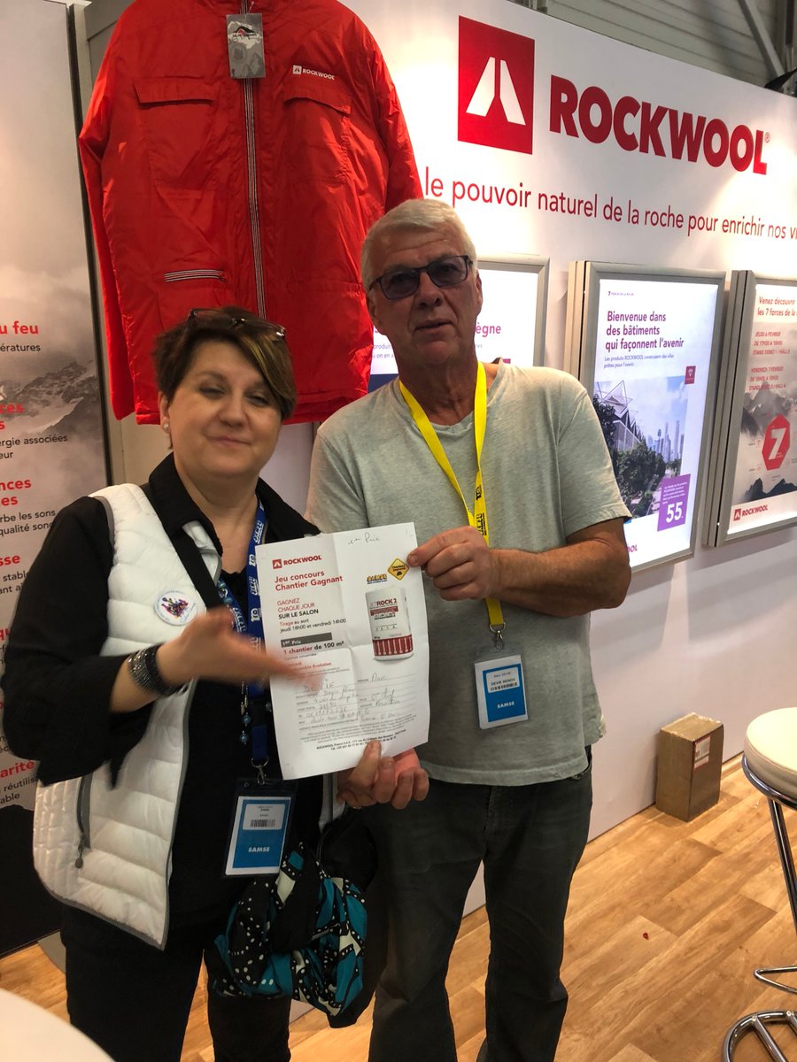ROCKWOOL_France's tweet photo. On adore les démos, et vous ? Au salon #Samse, l'équipe @ROCKWOOL_France présente notre dernière innovation pour #comblesaménagés, #RockcombleEvolution ! Et notre premier gagnant du tirage au sort qui remporte un #chantier de 💯m2 😎 !
#rockwool #lainederoche #isolation https://t.co/Qx7yMfr9t7
