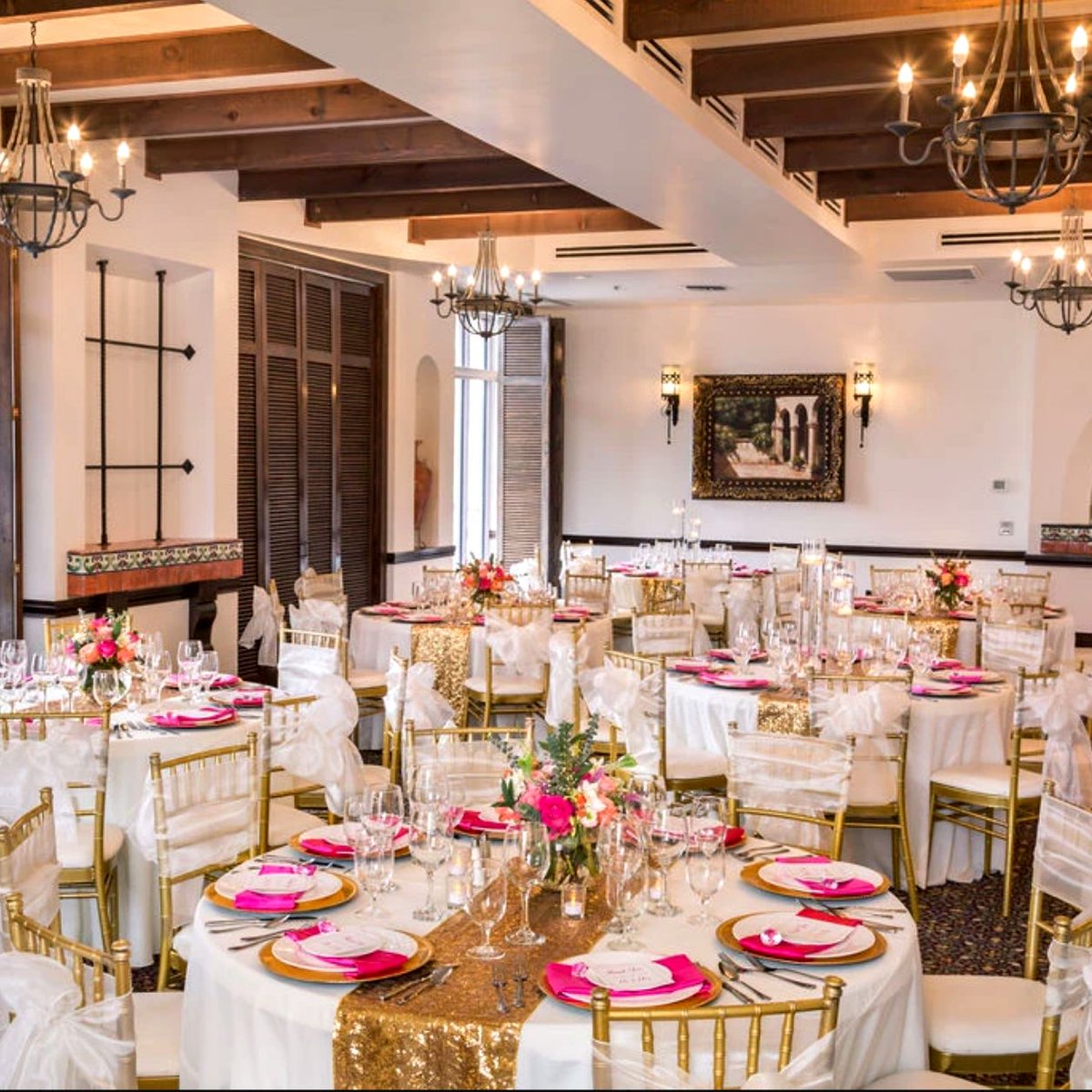 Calle Vista looks pretty in pink! What do you think? ✨
.
📷: Doug Fletcher
📍: Calle Vista, 3rd Floor