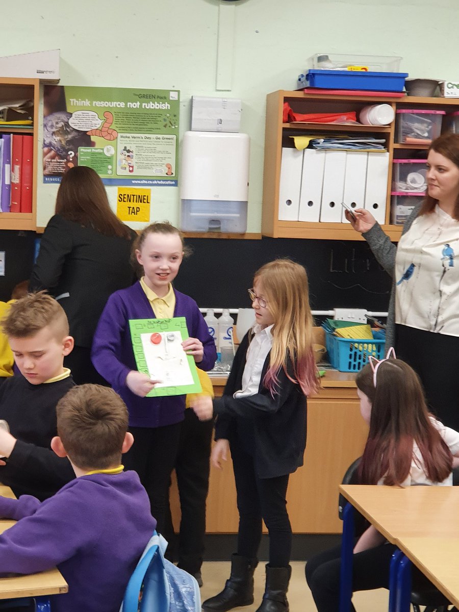MrsC_NPS's tweet photo. We had a fantastic morning with the @DennyHighSTEM ambassadors! We became engineers and made water sinks to wash our hands #NPSstem #stemforall #waterconservation #TeamworkMakesTheDreamWork https://t.co/cwq04Jqk1c