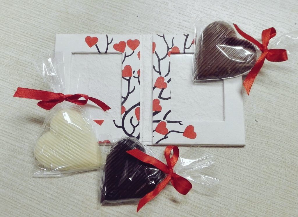CELEBRIAMO L'AMORE
le nostre Botteghe ti aspettano con tante idee....
golose, romantiche, originali, green!

Ti aspettiamo per #sanvalentino a #cuneo #borgo #borgosandalmazzo #fossano #mondovì #saluzzo