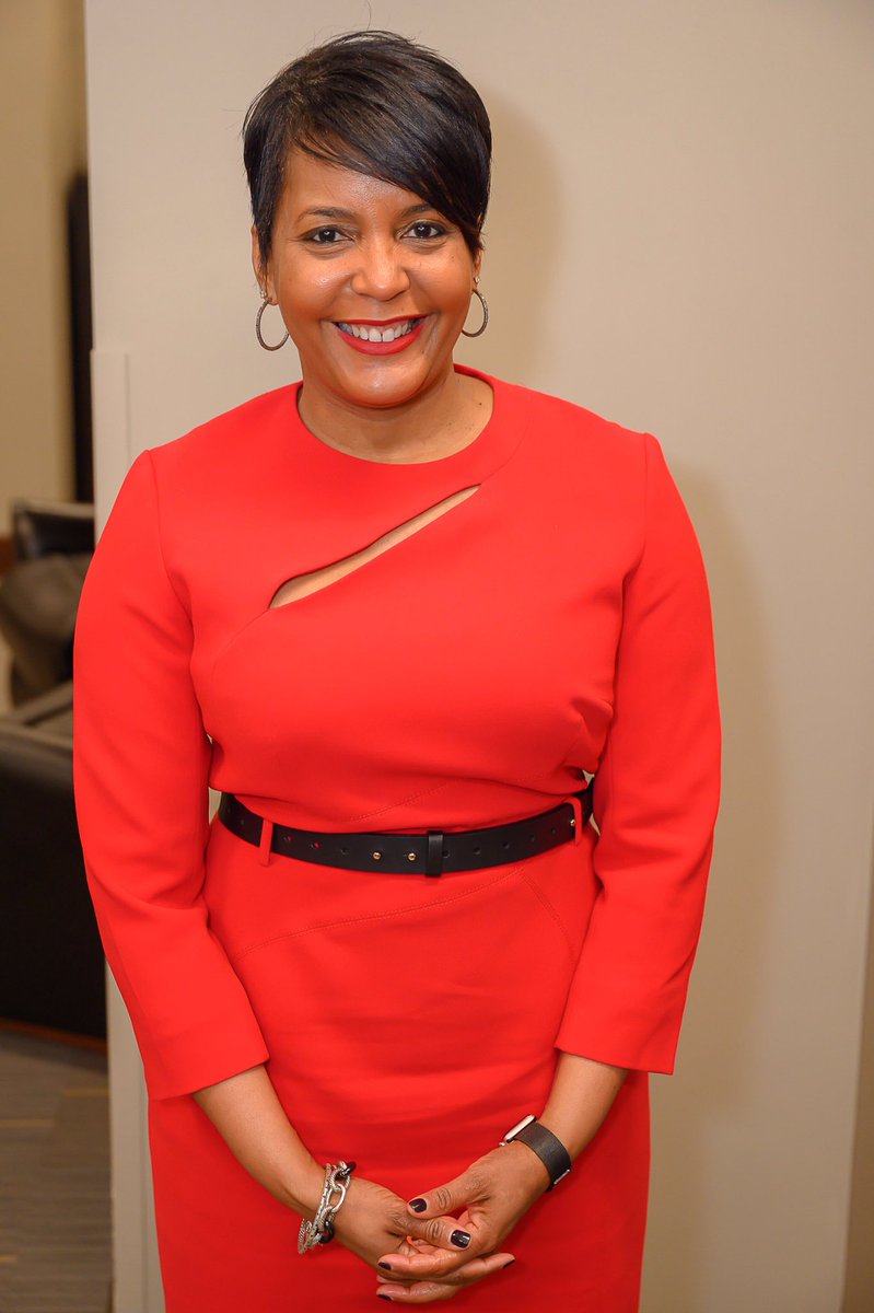 KeishaBottoms's tweet photo. It's National Wear Red Day! Let's change the course of history and save the lives of our mothers, daughters, sisters, and friends. Go Red for Women and Take Charge of Your Heart Health! #WeGotThis #AtlantaGoRed #WearRedDay #OneAtlanta https://t.co/PyxeSzIGFW