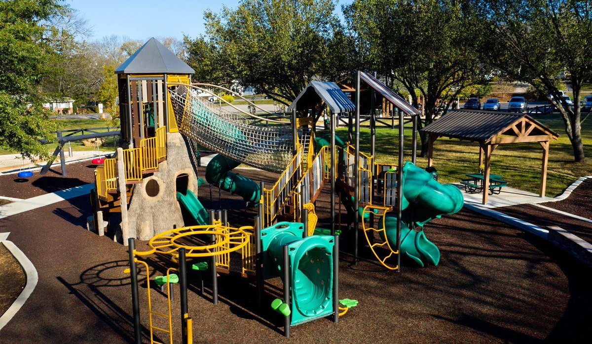 PlayCoreNews's tweet photo. Deer Park, the oldest park in Cleveland, TN, has been rejuvenated as a new "backyard themed" playground that welcomes the community to a place where they can play in nature. #FeatureFriday #PlayCoreNDS #PlayOn! #NatureGrounds #natureplay #bringingcommunitiestogether https://t.co/wD7R0IMvLz
