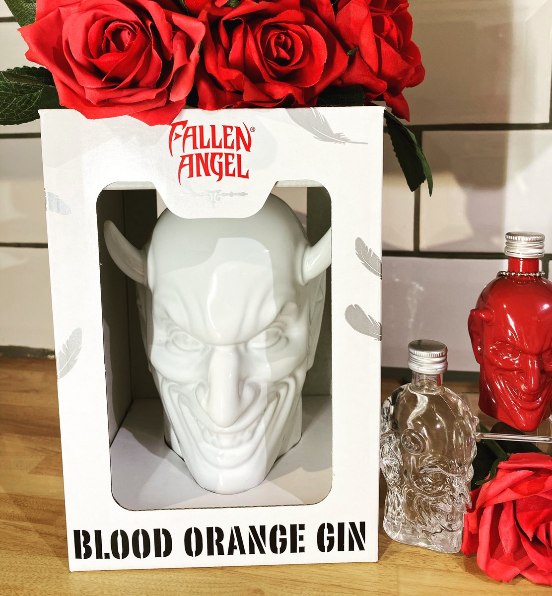 Love yourself this valentines 💕💝.          #gin #bloodorange #valentines2020 #FridayFeeling #February2020 #gifts #presents #valentinesgift