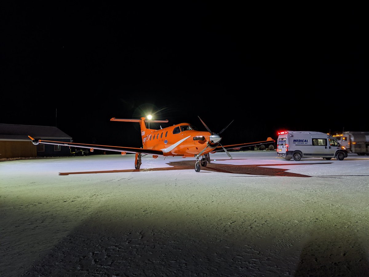 Ornge's tweet photo. Late night call in Kitchenuhmaykoosib Inninuwug (CYTL - Big Trout Lake) shared by Ian S., one of our Sioux Lookout Captains. #viewfromthecrew #teamornge https://t.co/B1xTH5BdHJ