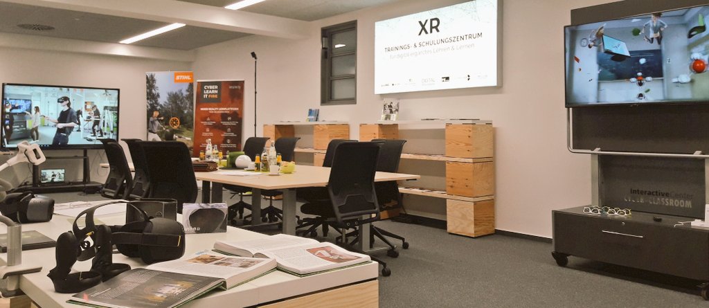 VDC_Fellbach's tweet photo. heute im #XR Trainings- & Schulungszentrum von @imsimity und dem #VDC in St. Georgen. Super spannend! #VirtualReality #AugmentedReality #VR #AR #XR @WM_BW @BWjetzt @digitalinBW https://t.co/PTATxMkm8K