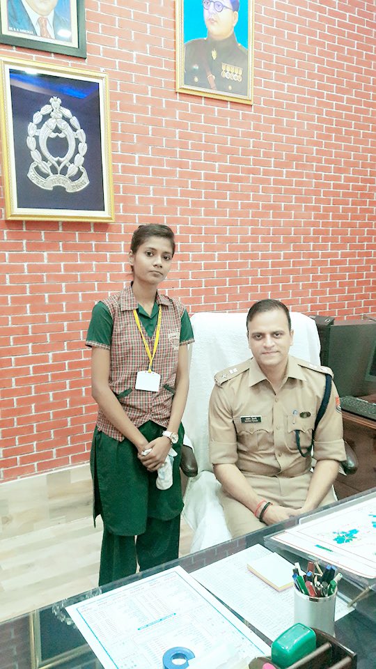 IpsAshish's tweet photo. memories from ssp etah tenure ! students were made sp and different police officers for one day . memorable day for all of us . https://t.co/5DQi65k03B