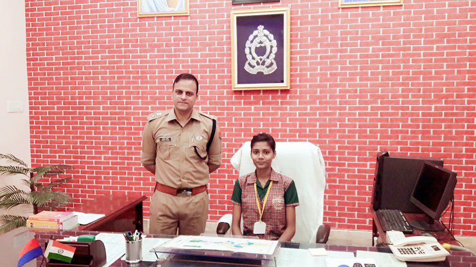 IpsAshish's tweet photo. memories from ssp etah tenure ! students were made sp and different police officers for one day . memorable day for all of us . https://t.co/5DQi65k03B