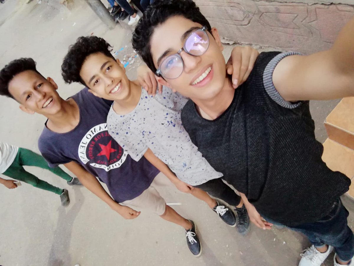 Mohamedelbana90's tweet photo. محمود رحل وهيفضل عايش في قلوبنا ودايما علي امل من الله برجوع حقه يوما من كل ظالم وكل من ساعد في ظلمه في الارض ولله الأمر والحكمة .
طابت جمعتك ياحبيب الروح .
#حق_البنا_في_رقبة_مين https://t.co/2bIinDl9zi