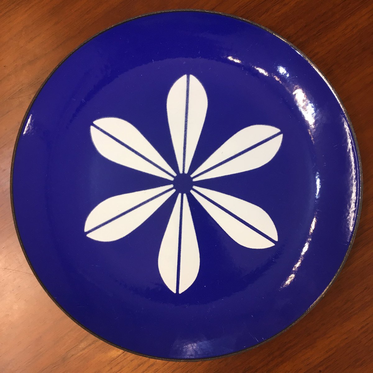 Catherineholm enamel ware never tires the eyes. This one is in mint condition @abodeon #vintage #modern