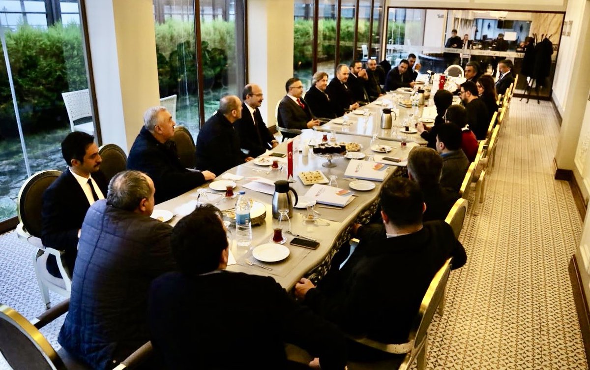 AhmetMisbah's tweet photo. Valimiz Kemal Ceber ve Belediye Başkanımız Rahmi Metin ile #Rize’de Turizm şirket ve acente temsilcileriyle buluştuk. 

@rahmimetin 
@RizeVali 
@yasemin5378 https://t.co/SK2lgmqdzl