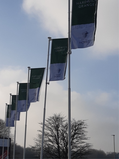 Mascot_Signs's tweet photo. New flags installed at Hardwick Grange great to work with #tolenthomes #sitesignage #developmentsitesigns #urbanbase https://t.co/vUUIHsxn60