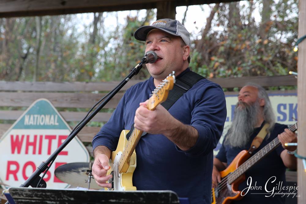 Happy Friday! We are open 3-10pm today. Friday Night Live featuring Jef Chandler and Bob Kittel starts at 7pm in our Taproom. Come on out for some great music and tasty beers to celebrate the weekend. #fridaynightlive #questmusic #whatsyourquest